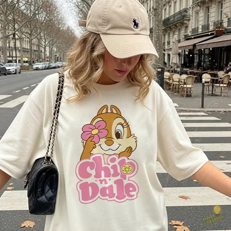 Clarice Chip 'n' Dale con Flor Rosa - Vector Infantil para Sublimación Clarice Chip 'n' Dale con Flor Rosa - Vector Infantil para Sublimación