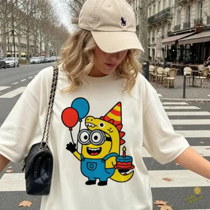 Minion con Disfraz de Dinosaurio, Globos y Pastel para Cumpleaños - Vector