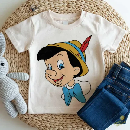 Pinocho Sonriente con Sombrero y Pluma - Vector para Cumpleaños