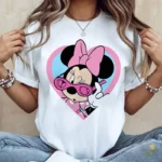 Vector Gratis de Minnie Mouse Coqueta con Lentes y Moño Rosa para Sublimación