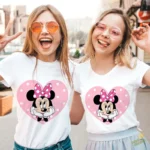 Vector de Minnie Mouse Pensativa con Moño Rosa de Puntos en Corazón