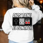 Vector Dios Tiene el Control Estilo Control Retro Gamer Mateo 6:33