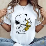 Vector Snoopy Tocando Saxofón con Notas Musicales para Sublimación